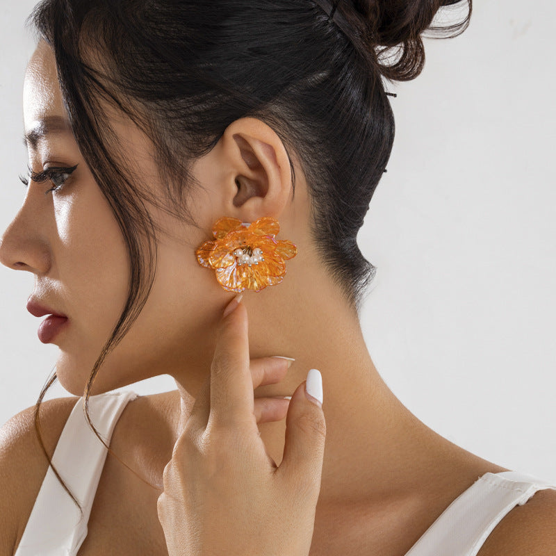 Small fresh and colorful scallop flower earrings with sweet pearl inlay, versatile and versatile