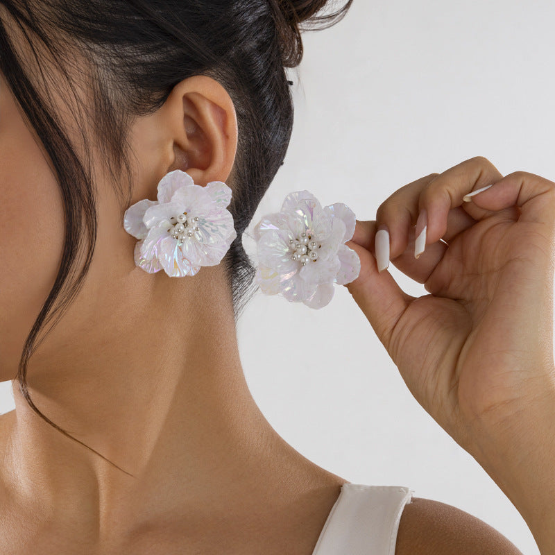 Small fresh and colorful scallop flower earrings with sweet pearl inlay, versatile and versatile